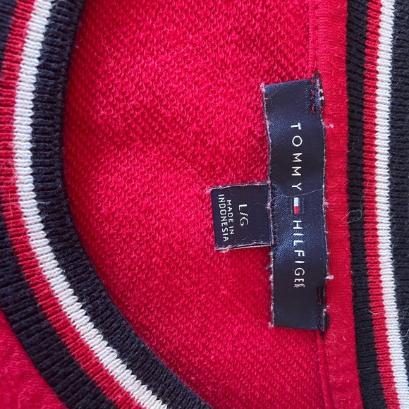 ✨ Red Tommy Hilfiger sweater ✨ - Picture 5 of 5